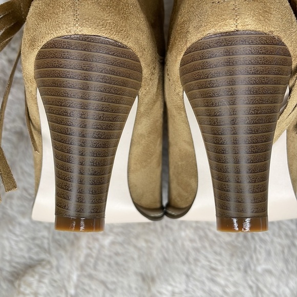 Newport News•Carmel Color•Boots - Picture 7 of 9